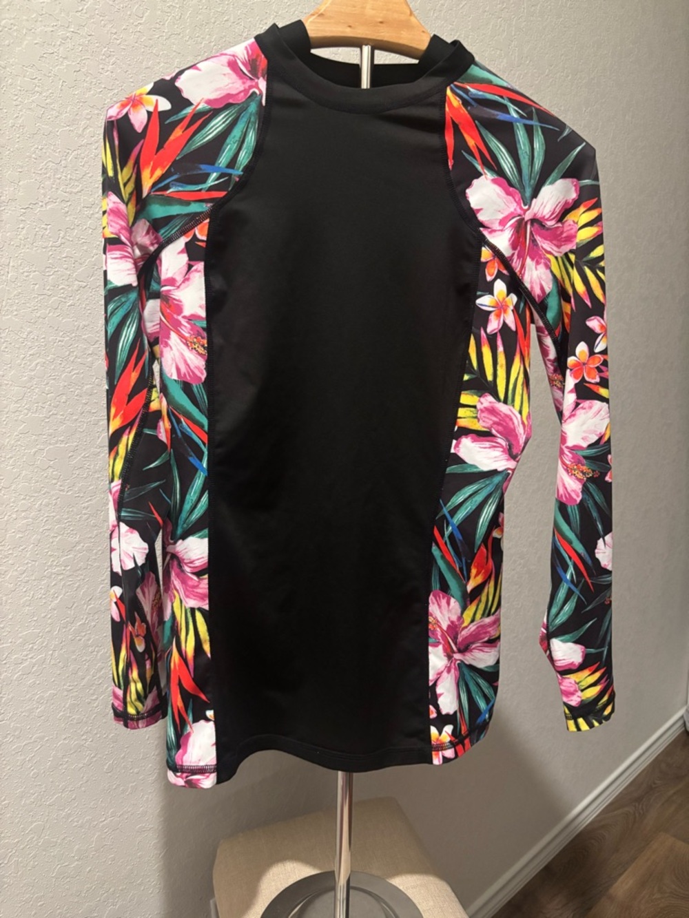 Hurley Rash Guard UPF 50 Floral Print Fitted Swim Surf Top Women’s Large